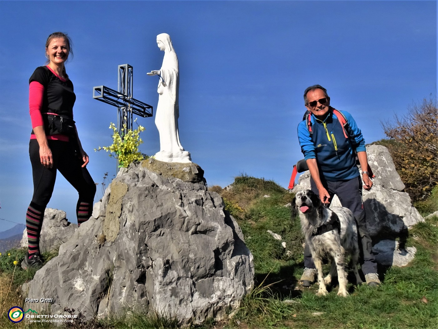 51 Alla bianca Madonnina con vista in croce di vetta Cornagera (2311 m).JPG